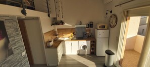 Fridge, microwave, stovetop, coffee/tea maker