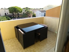 Outdoor dining - 2 minutes from Cap d'Agde naturist village. (Agde)