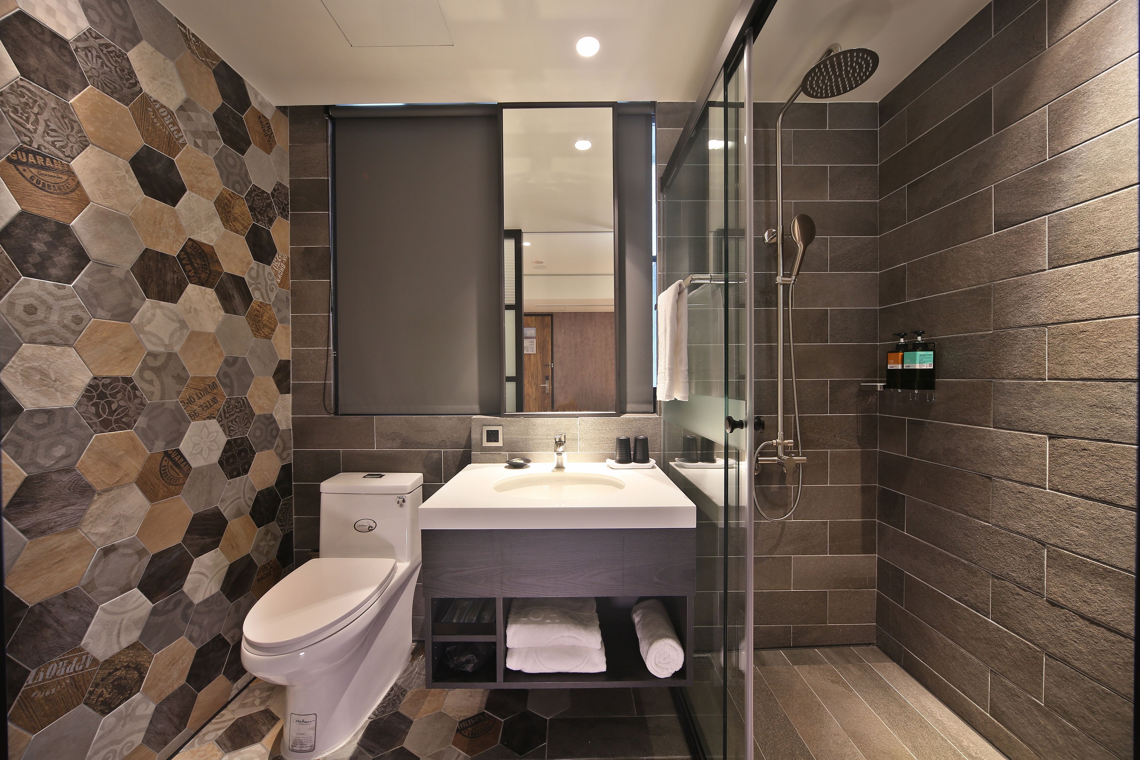 comfort double room, 1 double bed | bathroom | shower, hair dryer, slippers, towels