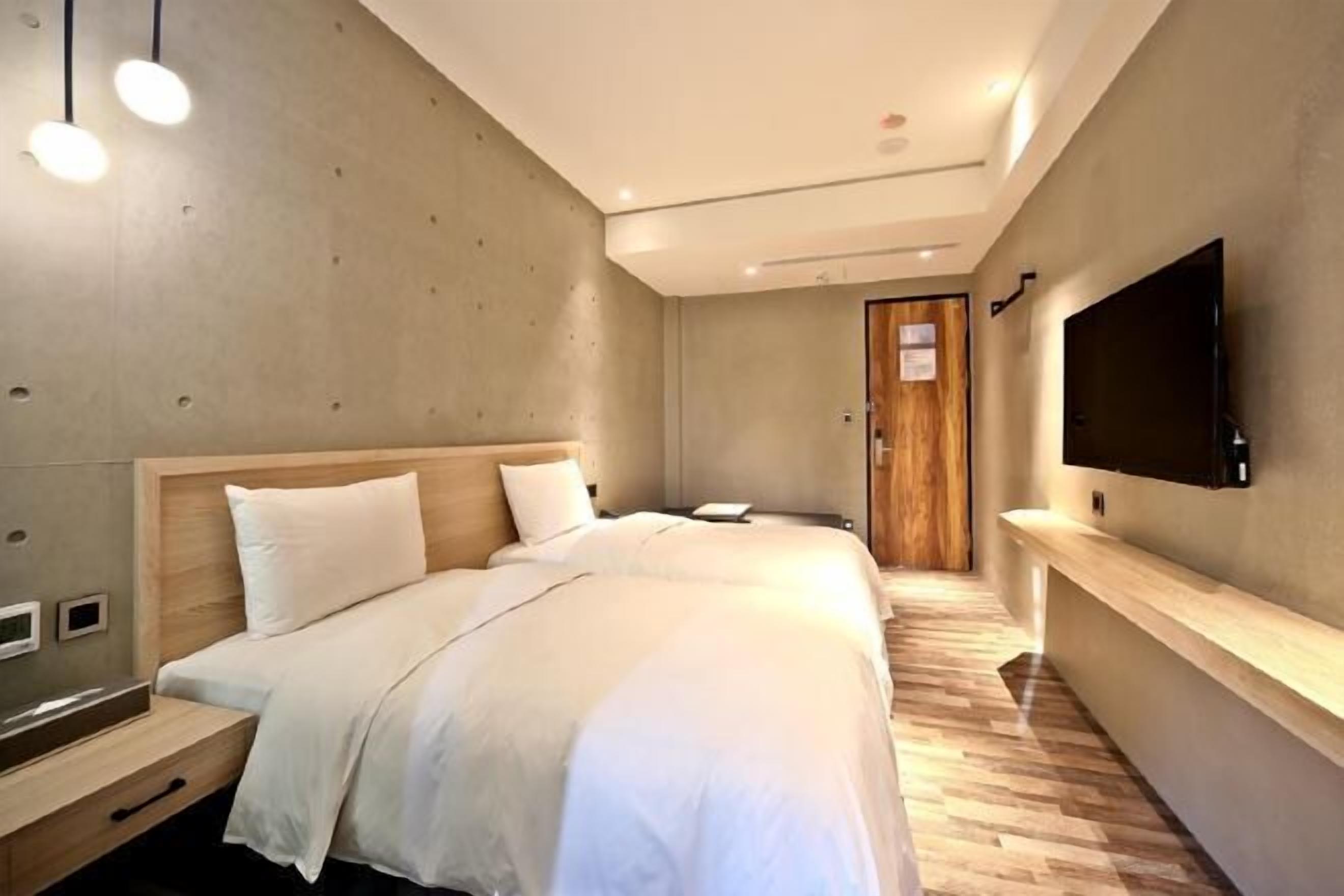 Desk, blackout curtains, soundproofing, free WiFi