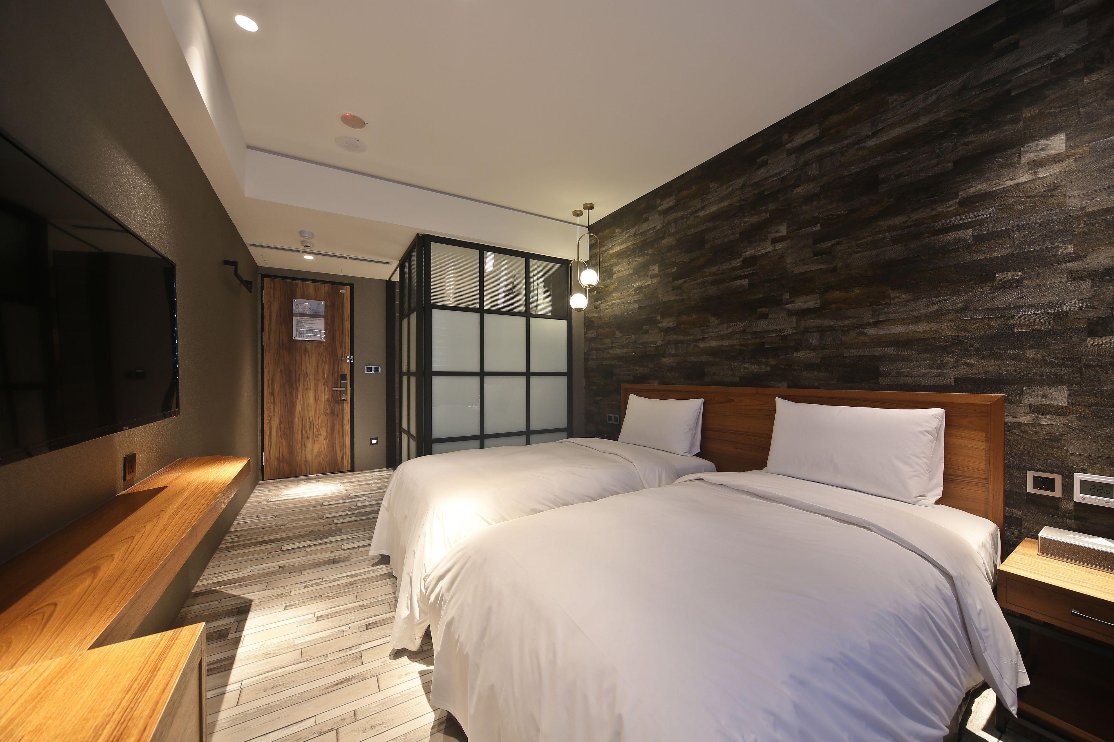 deluxe twin room | desk, blackout curtains, soundproofing, free wifi