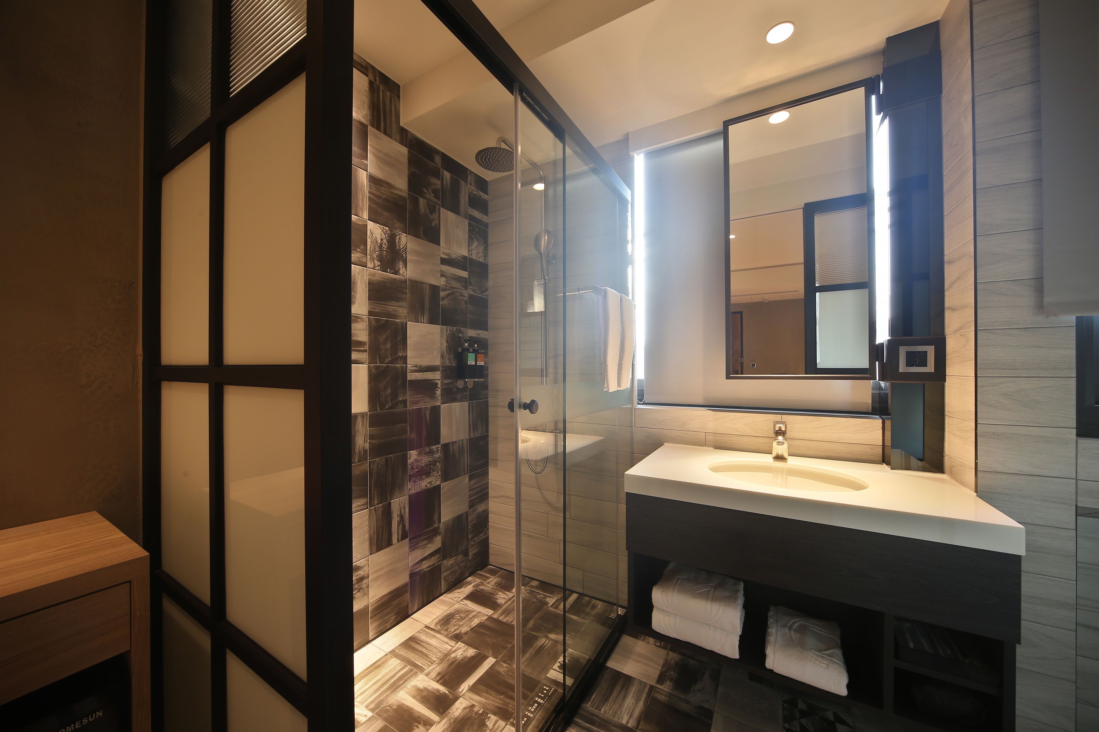 deluxe twin room | bathroom | shower, hair dryer, slippers, towels