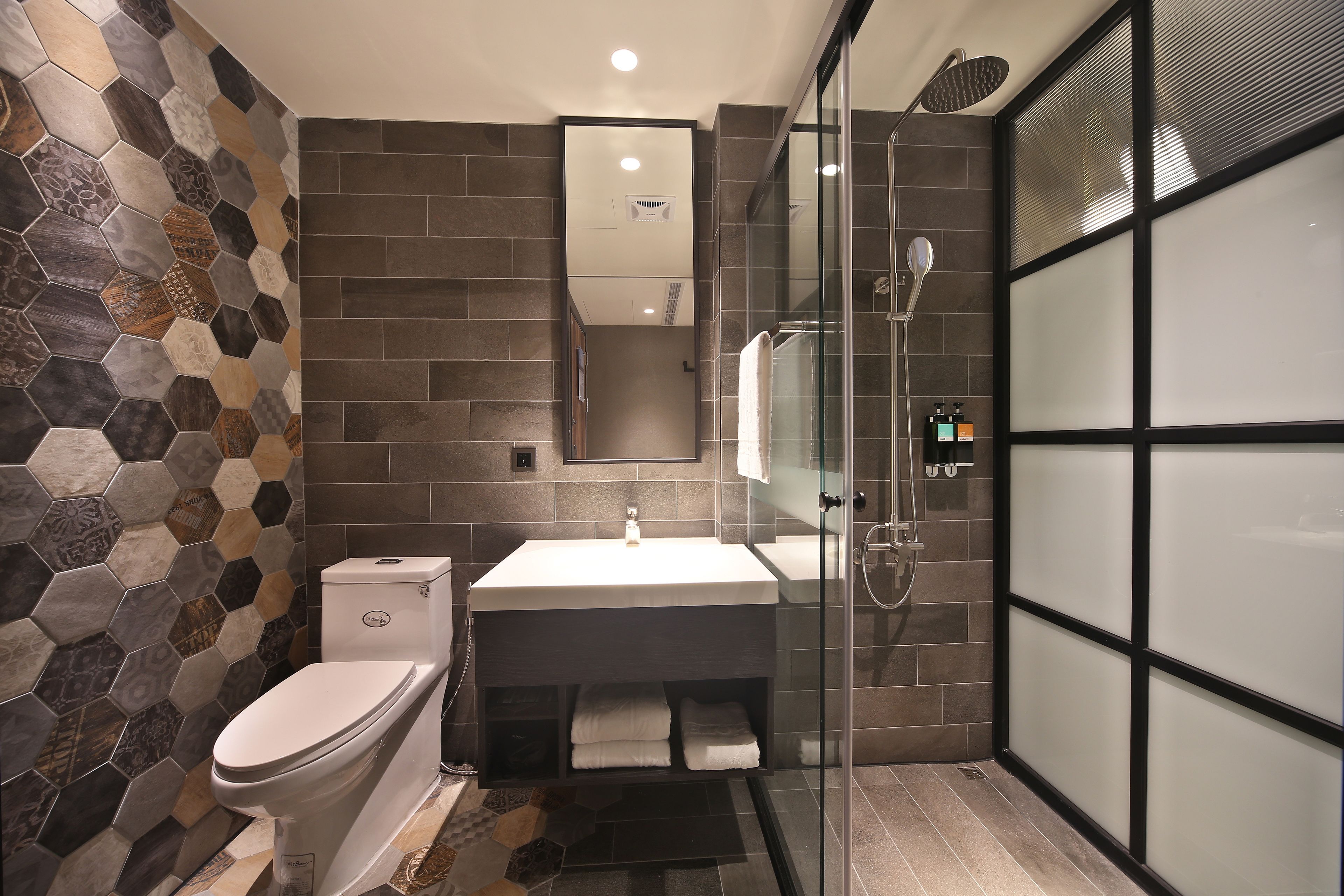 deluxe twin room | desk, blackout curtains, soundproofing, free wifi