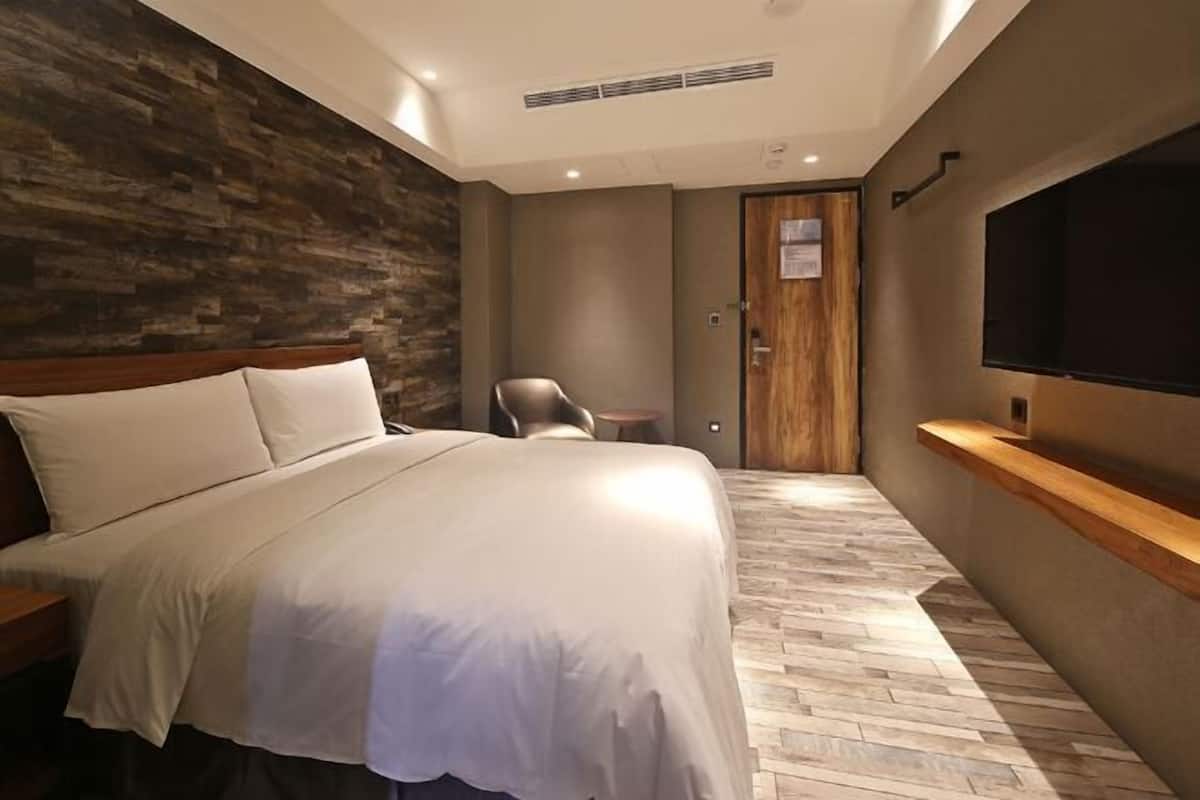 Desk, blackout drapes, soundproofing, free WiFi