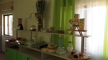 فطور أوروبي مجانًا يوميًا