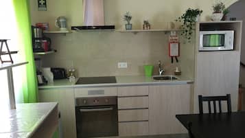 Shared fridge, microwave, oven, stovetop