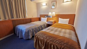 A hotel room with two single beds, a wooden headboard, a nightstand with lamps, and a window with curtains. - GOI Park Hotel (Ichihara)