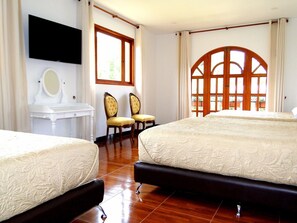 Chambre Familiale, plusieurs lits, vue jardin