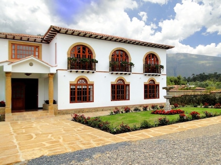 Fachada de la propiedad