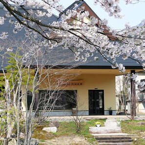 Exterior detail - Geyu Kogen Onsenkyo Bi No Yu Semi Onsen (Kitakami)