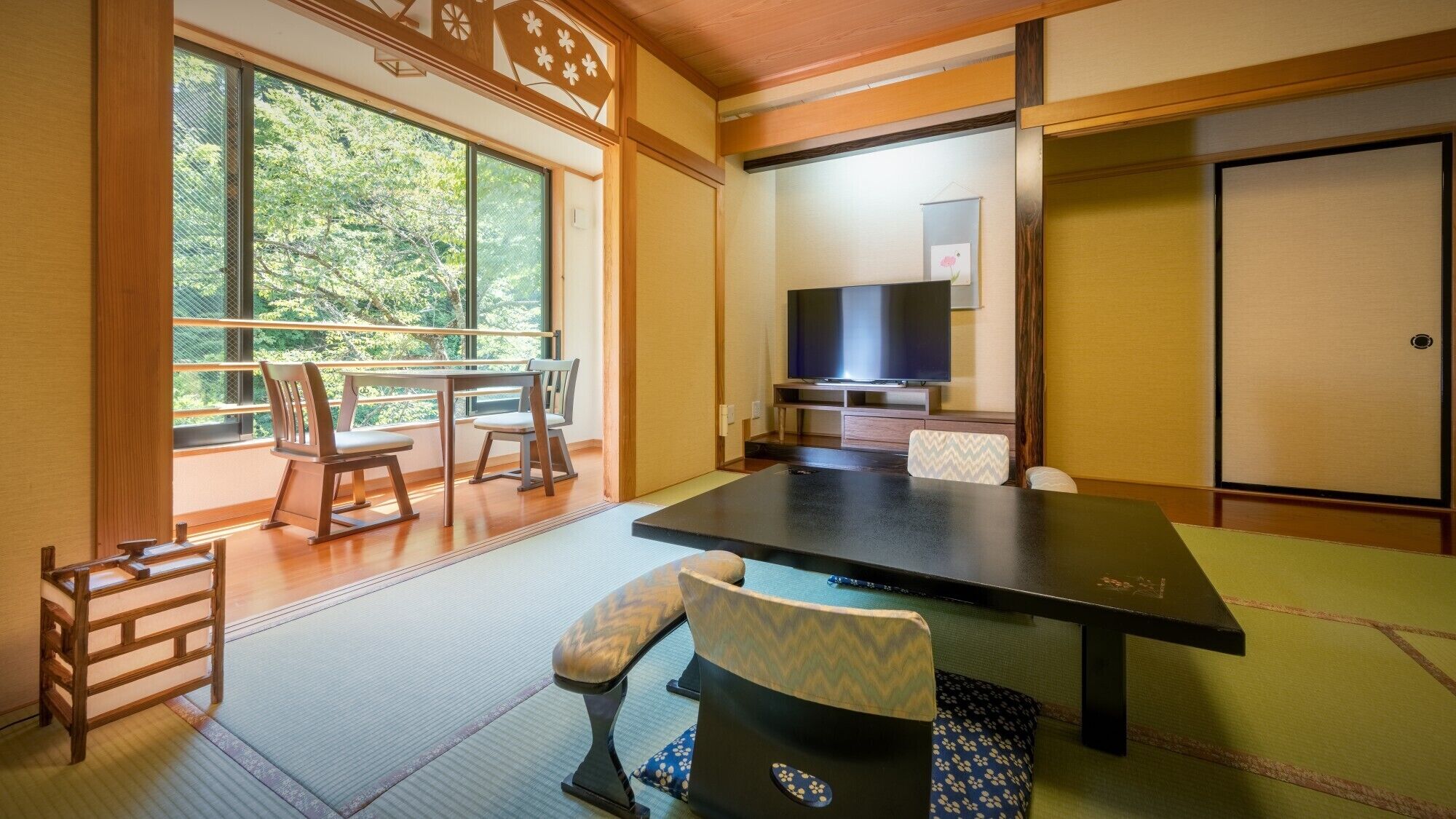 المنشأة من الداخل