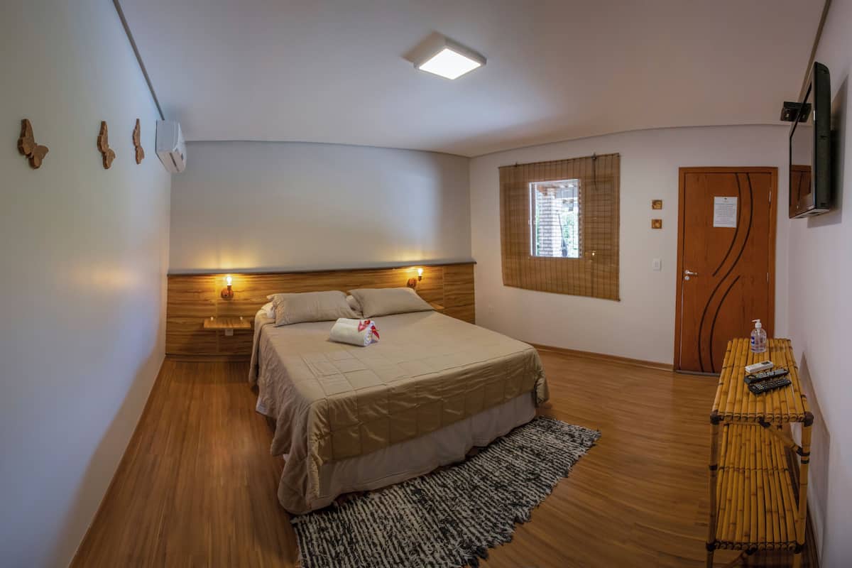 Minibar, wifi gratis y ropa de cama