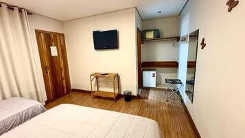 Standard Triple Room | Minibar, free WiFi, bed sheets