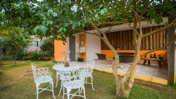 Standard Triple Room | Outdoor dining