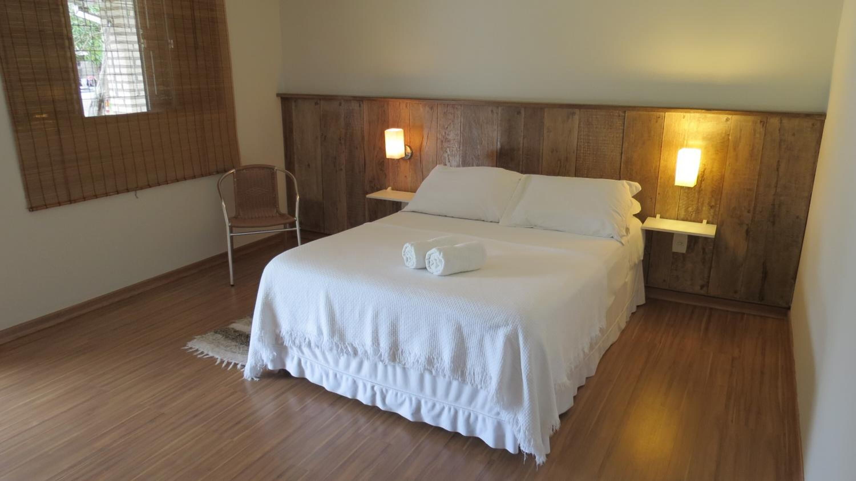 Een minibar, gratis wifi, beddengoed