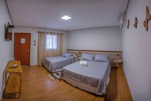 Minibar, wifi gratis y ropa de cama 