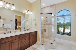 Bathroom - Waterfront Home With Pool, spa and Outdoor Kitchen (Marco Island)