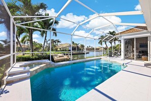 Hus - flera sängar (Relaxing waterfront home with pool an) | Pool | Uppvärmd pool