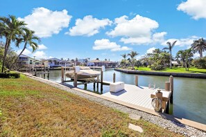 Maison, plusieurs lits (Relaxing waterfront home with pool an) | Port de plaisance