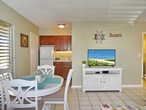 Lägenhet - flera sängar (Apartment with Garden View) | Matservice på rummet