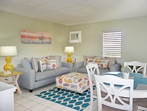 Condo, Plusieurs lits (Apartment with Garden View) | Aire de séjour