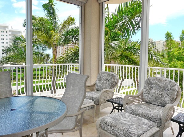 Condo, Multiple Beds (Three-Bedroom Cottage) | In-room dining