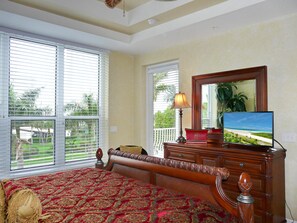 คอนโด, หลายเตียง (Three-Bedroom Cottage)