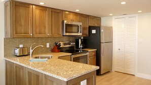 คอนโด, หลายเตียง (Three-Bedroom Apartment) | ครัวส่วนตัว