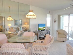 Condo, Multiple Beds (Double Room) | In-room dining