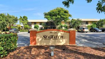 Condo, 1 Queen Bed with Sofa bed (Inviting condo with pool just a steps) | Exterior