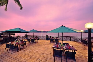 Outdoor dining - Sea Lagoon Health Resort (Cochin)