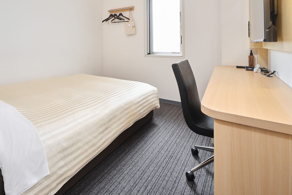 WiFi (free), bed sheets