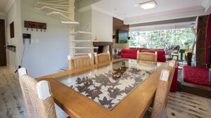 Apartamento, várias camas | Área de estar