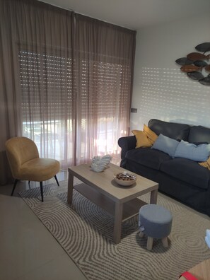 TV, books - 70m2 of roof terrace fully equipped and private to the apartment (Vale de Parra)