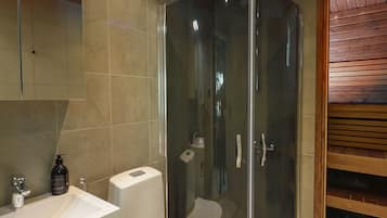 Luxury Cabin, Mountain View | Bathroom shower