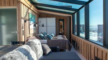 Luxury Cabin, Mountain View | Soundproofing, free WiFi, bed sheets