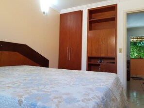 Leilighet, hageutsikt | Blendingsgardiner og wi-fi (inkludert)