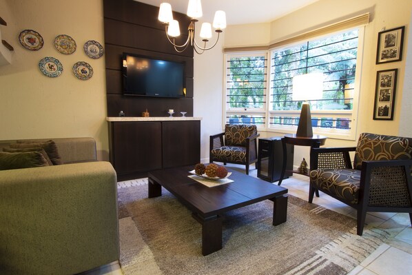 Apartment, Multiple Beds | Living area
