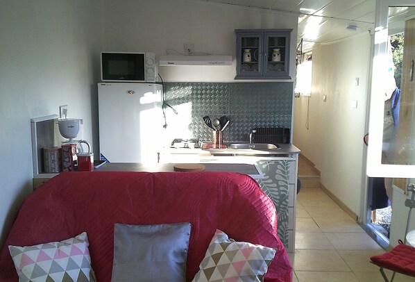 Fridge, microwave