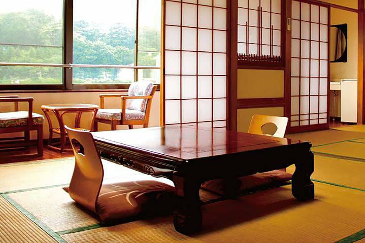Japanese Style Corner Room for 10 Guests, Smoking | Free WiFi