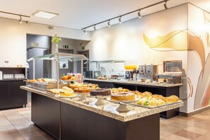 Free daily continental breakfast