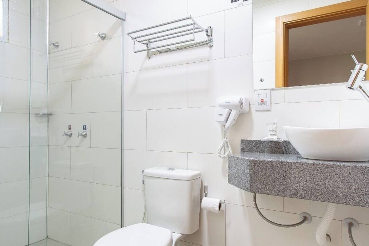 standard triple room | bathroom | shower, free toiletries, hair dryer, towels