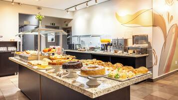 Gratis kontinental frukost varje dag