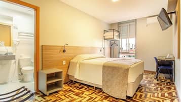 Comfort Room | Desk, laptop workspace, free WiFi, bed sheets