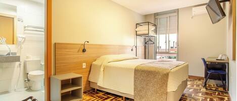 Comfort kamer | Een bureau, een laptopwerkplek, gratis wifi, beddengoed