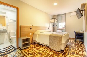 Habitación Confort | Escritorio, espacio para trabajar con laptop y wifi gratis