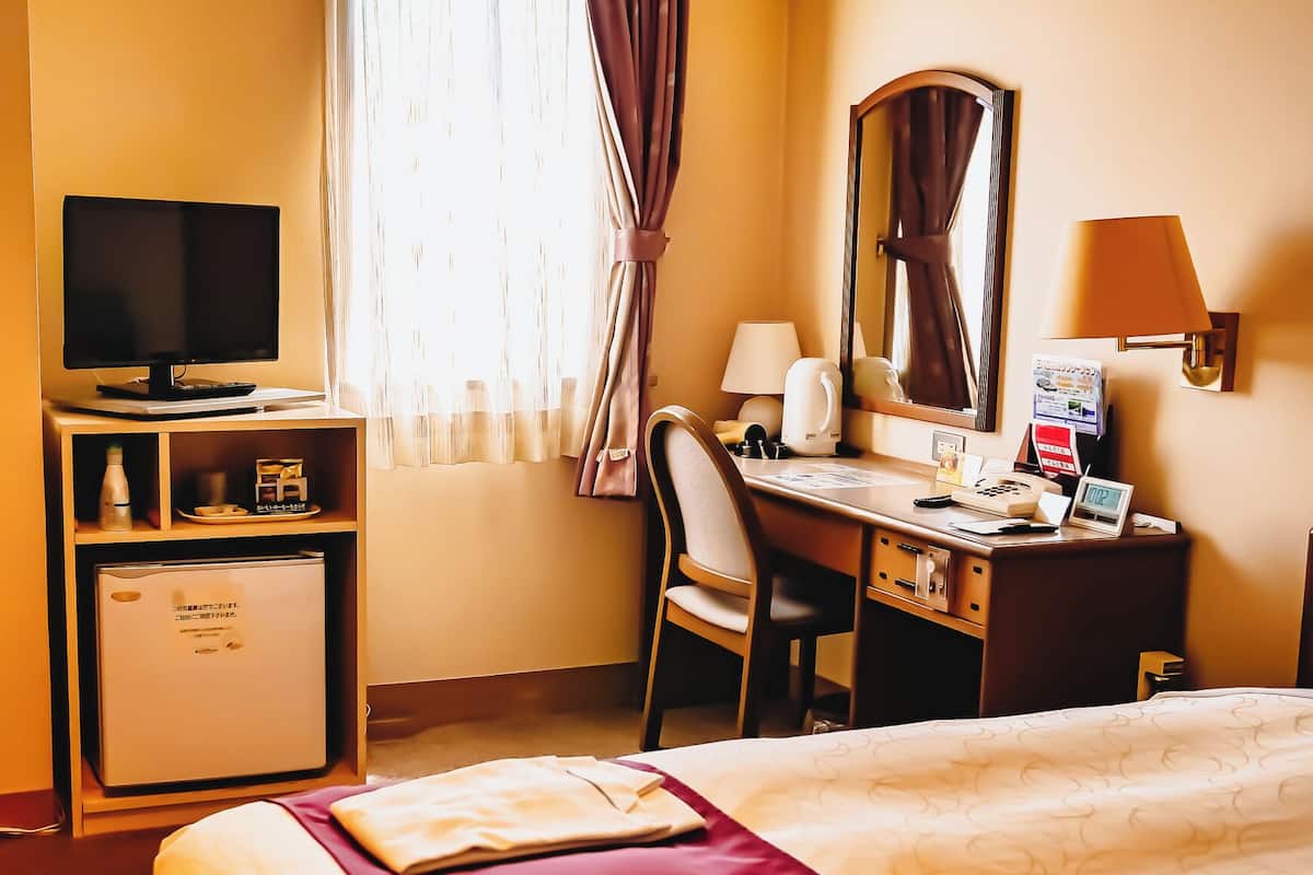 Iron/ironing board, free WiFi, bed sheets