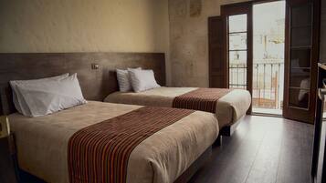 Deluxe tweepersoonskamer, 1 slaapkamer, uitzicht op de binnenplaats | 1 slaapkamer, luxe beddengoed, donsdekens, pillowtop-bedden