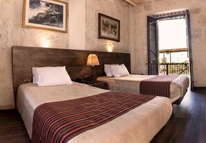 Chambre Double Deluxe, 1 chambre, vue cour intérieure | Literie de qualité supérieure, couette en duvet d'oie, surmatelas