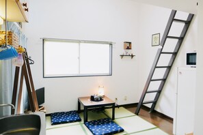 Classic Loft, Berbilang Katil | Dihias secara berasingan, dilengkapkan perabot secara berasingan, meja